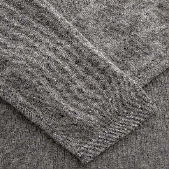 Gray V-Neck Sweater (Medium) - Picture 4 of 4